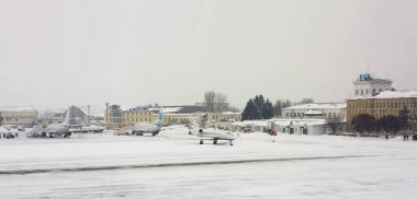 Kiev, Ukrayna - 6 Şubat 2018: Yolcu uçaklarda Havaalanı kış 