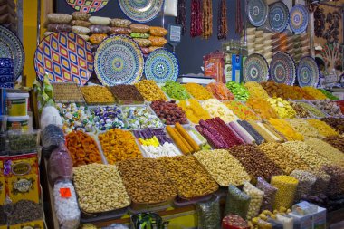 Kiev, Ukrayna - 17 Şubat 2019: Kiev Merkezi ünlü Bessarabsky pazarda, Oriental sevindirdi 