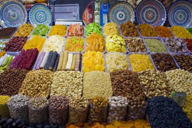 Kiev, Ukrayna - 17 Şubat 2019: Kiev Merkezi ünlü Bessarabsky pazarda, Oriental sevindirdi 