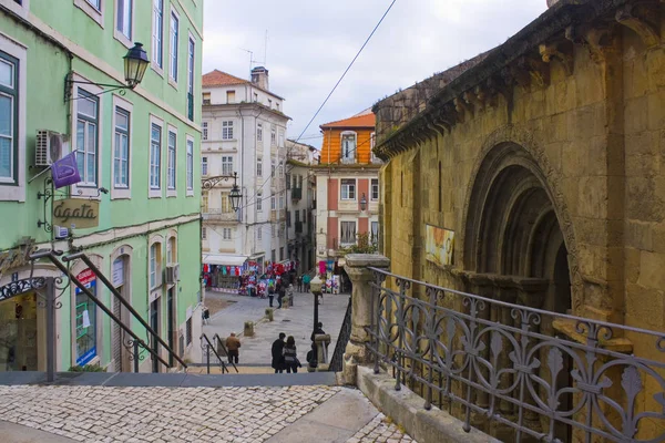 Coimbra Portugal Março 2019 Rua Pitoresca Com Casas Antigas Cidade — Fotografia de Stock