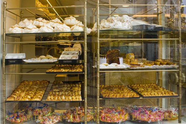 Coimbra Portugal Maart 2019 Smakelijk Portugese Gebakjes Gebak Winkel Display — Stockfoto