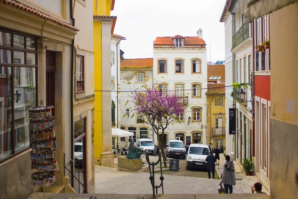 葡萄牙科英布拉 2019年3月1日 在科英布拉老城的风景如画的街道上 有古老的房屋 — 图库照片