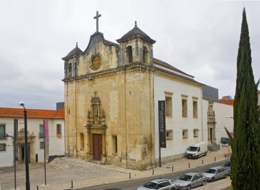 Coimbra, Portekiz - 1 Mart 2019: Kilise, yani Joo de Almedina Coimbra eski üst şehir