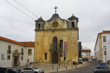 Coimbra, Portekiz - 1 Mart 2019: Kilise, yani Joo de Almedina Coimbra eski üst şehir