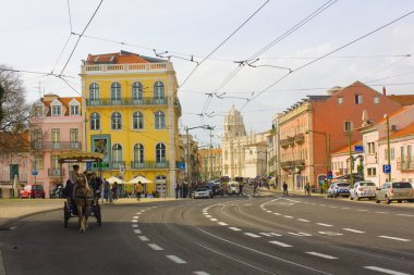 Lisbon, Portekiz - 1 Mart 2019: Eski mimari ve Belem Lizbon bölgesinde taşıma