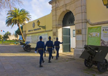 Lisbon, Portekiz - 1 Mart 2019: Fort Bom Sucesso (iyi başarı kale) ve Müzesi, savaşçı (Museu Combatente) Belem bölgesi içinde