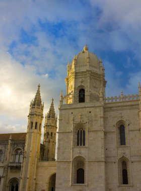 Lisbon, Portekiz - 1 Mart 2019: Jeronimos Monastery veya Hieronymites Manastırı (Order of Saint Jerome eski manastır) Lizbon