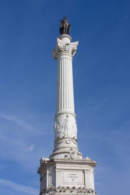 Lisbon, Portekiz - 1 Mart 2019: Pedro IV, sütun Lizbon Rossio Meydanı'nda yer alan