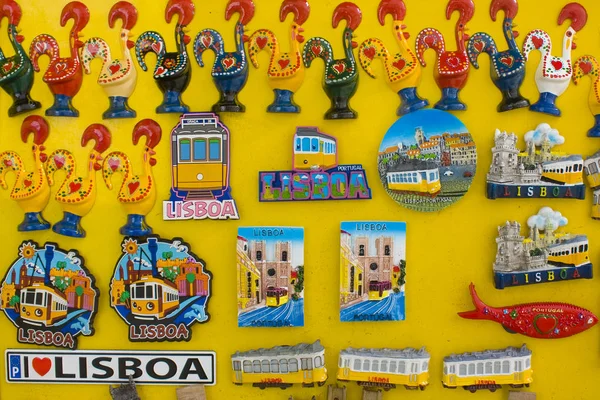 Лисбон Португаль Марта 2019 Года Различные Магнитные Сувениры Продажи Местном — стоковое фото