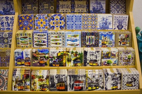 Lisboa Portugal Marzo 2019 Cerámica Local Decorada Recuerdos Tradicionales Portugueses — Foto de Stock