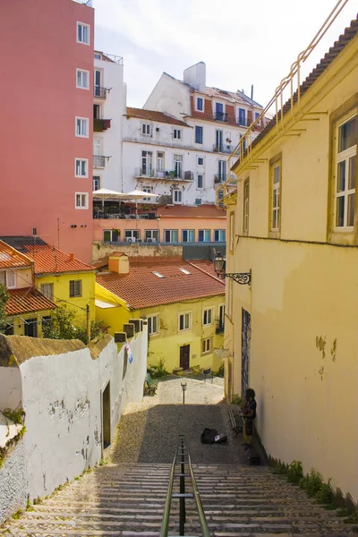 Lisboa Portugal Março 2019 Bela Rua Antiga Estreita Cidade Velha — Fotografia de Stock