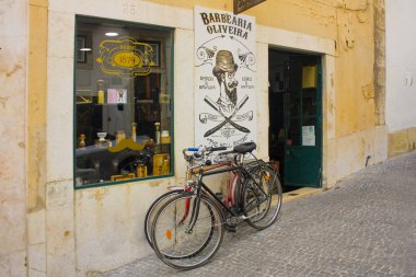 Lisbon, Portekiz - 1 Mart 2019: Kuaför Salonu eski şehir Lizbon