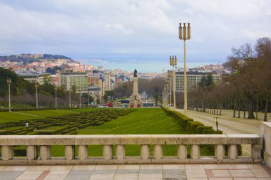 Lizbon, Portekiz - 1 Mart 2019: Eduardo VII Park Lizbon Panoraması