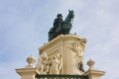 Lisbon, Portekiz - 1 Mart 2019: Anıt Kral Jos ben ticaret Meydanı (Praça Comercio) Lizbon