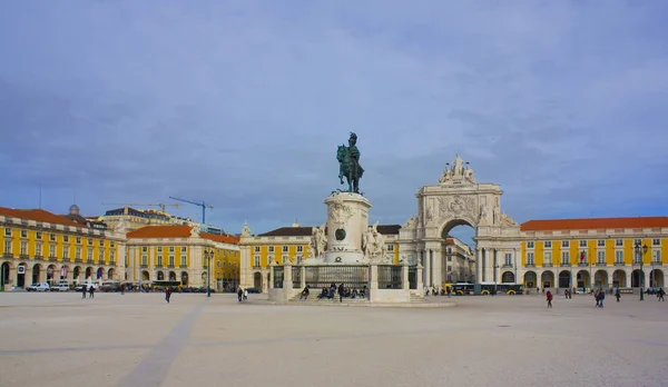リスボン ポルトガル 2019 Rua オーガスタ アーチ 大理石の凱旋門の歴史的記念碑とリスボンの商業広場 プラカ コマーシオ に主要な魅力 — ストック写真