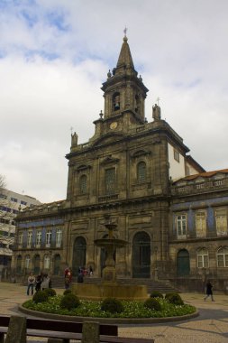 Porto, Portekiz - 3 Mart 2019: Trindade kilise Porto eski şehir