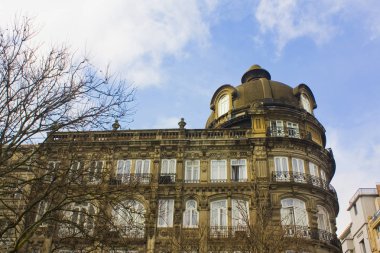 Porto, Portekiz - 3 Mart 2019: Porto özgürlük meydanında güzel bina cephe