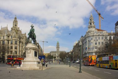 Porto, Portekiz - 3 Mart 2019: Kral Peter IV Liberdade Meydanı Porto anıt