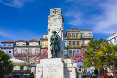 Porto, Portekiz-3 Mart 2019: Porto 'da Carlos Alberto Meydanı 'nda büyük savaşın Dead Anıtı
