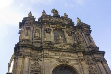 Porto, Portekiz - 3 Mart 2019: Porto 'daki Igreja e Torre dos Clerigos Kilisesi