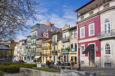 Porto, Portekiz - 3 Mart 2019: Old Town Porto, pitoresk mimarisi