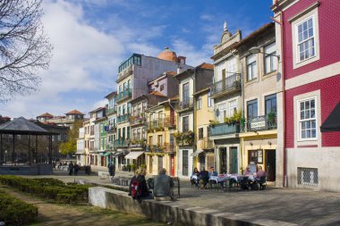 Porto, Portekiz - 3 Mart 2019: Old Town Porto, pitoresk mimarisi