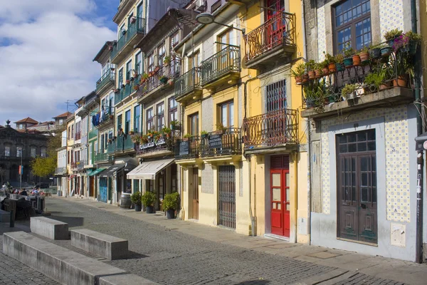 ポルトの旧市街の美しい建築をポルト ポルトガル 2019 — ストック写真
