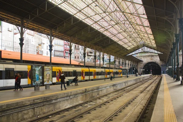 ポルトのポルト ポルトガル 2019 プラットフォームのサンベント駅 — ストック写真