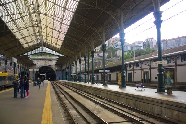 ポルトのポルト ポルトガル 2019 プラットフォームのサンベント駅 — ストック写真