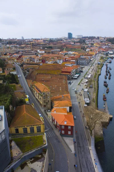 葡萄牙波尔图 2019年3月3日 波尔图杜罗河附近的盖亚诺别墅侧边的红色屋顶 — 图库照片