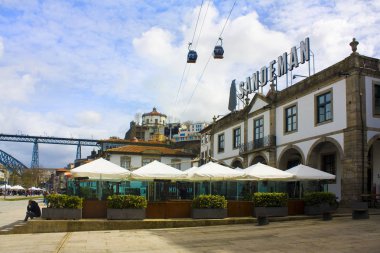 Porto, Portekiz-3 Mart 2019: Porto 'da Nova de Gaia 'da Sandeman evi 'nin Vila görünümü