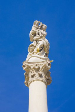 Bratislava, Slovakya-1 Nisan 2019: Bratislava Ana Meydanı 'nda Marian sütun