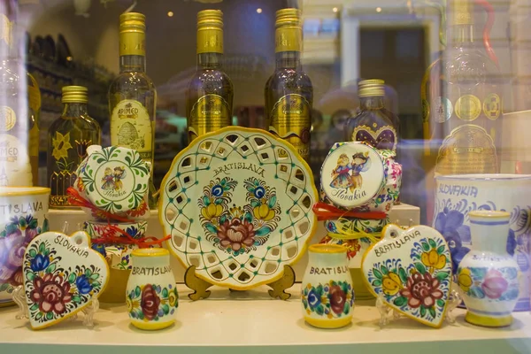 Bratislava Eslovaquia Abril 2019 Souvenirs Cerámica Vitrina Bratislava —  Fotos de Stock