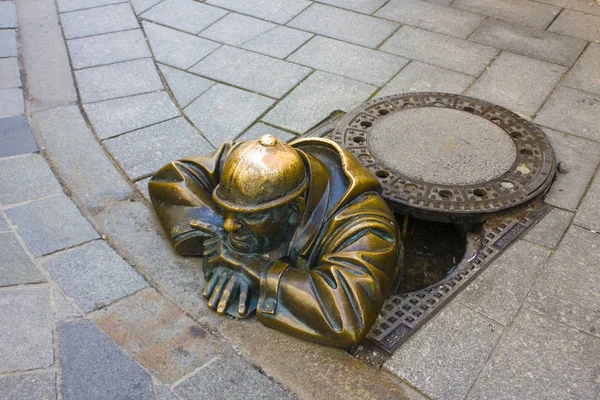 Bratislava Slowakei April 2019 Bronzeskulptur Des Klempners Cumil Bratislava — Stockfoto