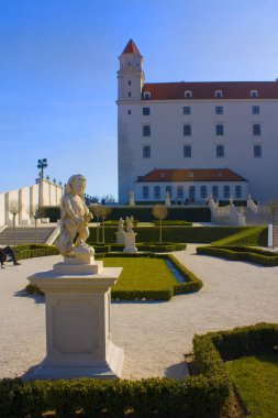 Bratislava, Slovakya-1 Nisan 2019: Bratislava Kalesi 'nin Barok Bahçesi