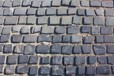 Eski gri parke taşı yol