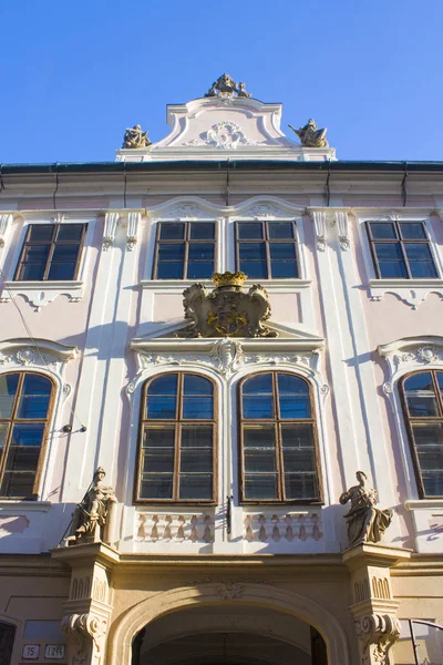 布拉迪斯拉发 斯洛伐克 2019年4月1日 布拉迪斯拉发老城区美丽的宫殿之一 — 图库照片
