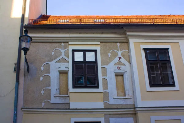 Bratislava Eslovaquia Abril 2019 Decoración Escultórica Edificios Antiguos Casco Antiguo — Foto de Stock