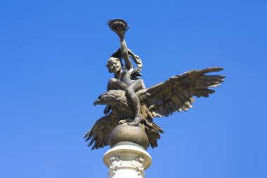 Bratislava, Slovakya-1 Nisan 2019: Ulusal Tiyatro Bratislava önce Ganymed heykeli