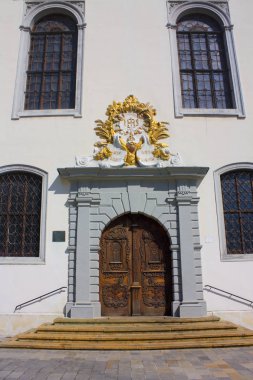 Bratislava, Slovakya-1 Nisan 2019: Bratislava Jesuit Kilisesi (Juzuitsky Kostol) parçası