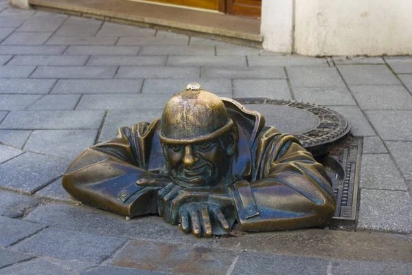 Bratislava Slovacchia Aprile 2019 Scultura Bronzo Dell Idraulico Cumil Bratislava — Foto Stock