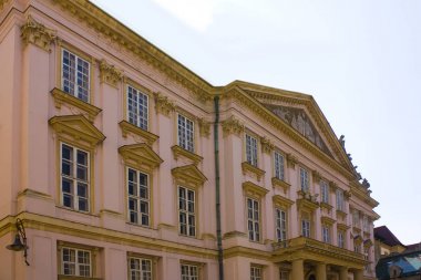 Bratislava, Slovakya-1 Nisan 2019: Bratislava eski kentinde Primate Sarayı