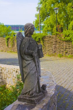 Radomysl, Ukrayna - 18 Mayıs 2019: Ukrayna'daki Radomysl Kalesi'nin parkında eski heykel