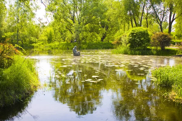 Radomysl Ukraine Mai 2019 Steinskulptur Eines Priesters Auf Dem Wasser — Stockfoto