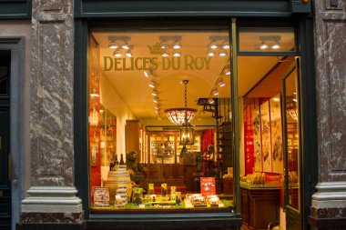 Belçika, Brüksel - 1 Mayıs 2019: Brüksel'deki Belçika çikolata mağazasının dış cephesi