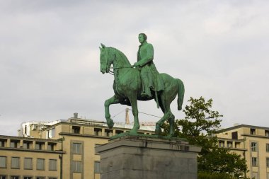 Belçika, Brüksel - 1 Mayıs 2019: Brüksel'de Kral I. Albert'in binicilik heykeli (Alfred Courtens'i tasarla)