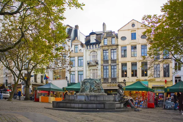Bélgica Bruxelas Maio 2019 Edifícios Históricos Perto Área Turística Grass — Fotografia de Stock