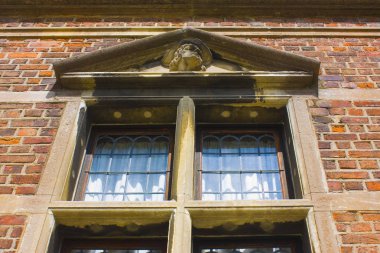 Kopenhag, Danimarka - 25 Mayıs 2019: Kopenhag'daki Rosenborg Kalesi'nin pencere dekorasyonu