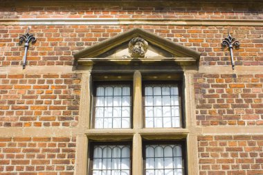 Kopenhag, Danimarka - 25 Mayıs 2019: Kopenhag'daki Rosenborg Kalesi'nin pencere dekorasyonu