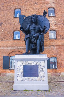 Kopenhag, Danimarka - 25 Mayıs 2019: Monument I Queen Mary Kopenhag'daki Royal Cast Koleksiyonu binasının yakınında